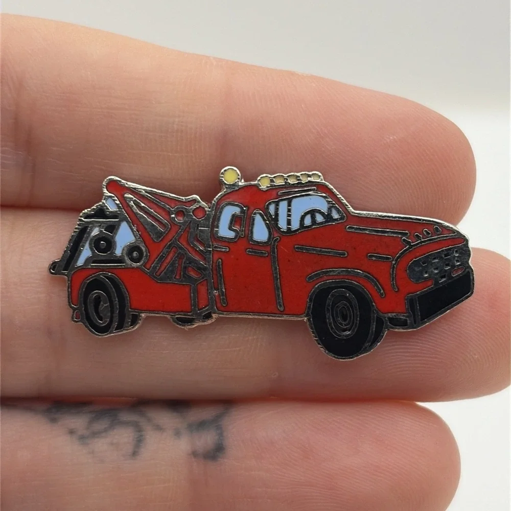 Vintage Mafco Red Tow Truck‎ Vehicle Lapel Hat Pin